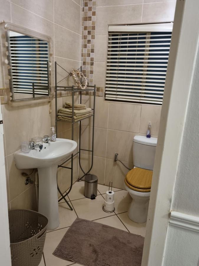 @Home Guest House Zeerust Экстерьер фото