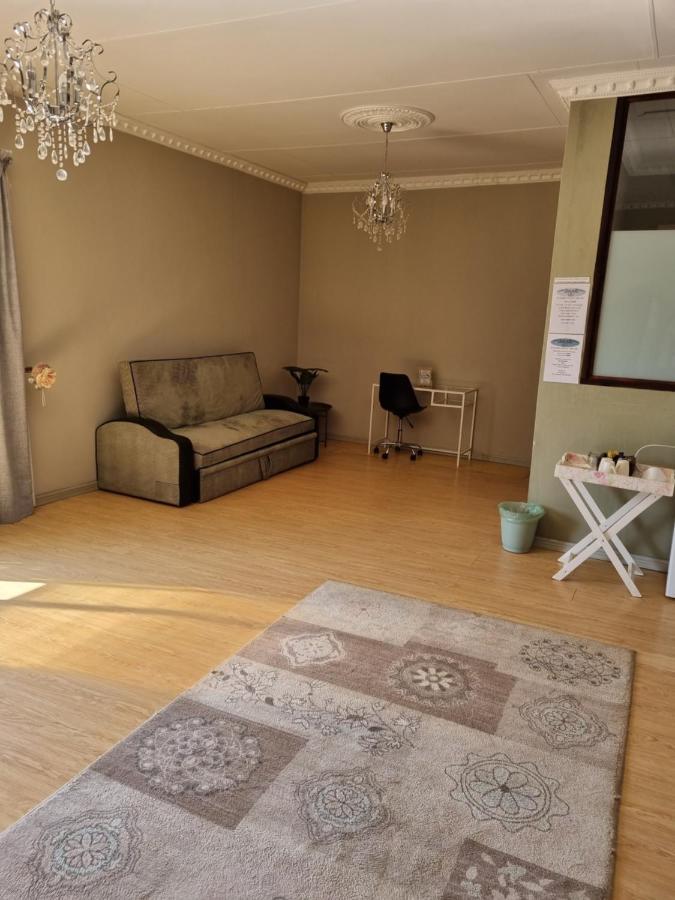 @Home Guest House Zeerust Экстерьер фото