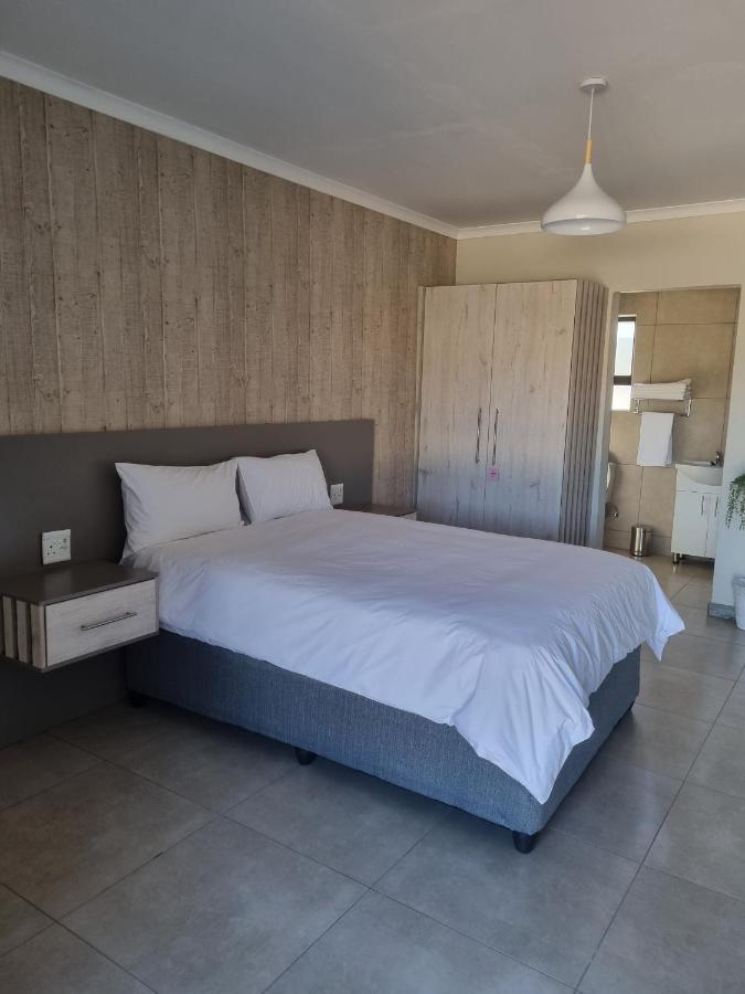 @Home Guest House Zeerust Экстерьер фото