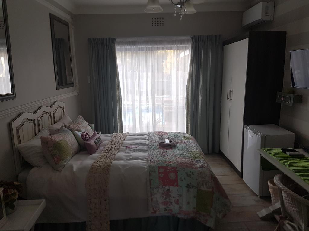 @Home Guest House Zeerust Экстерьер фото